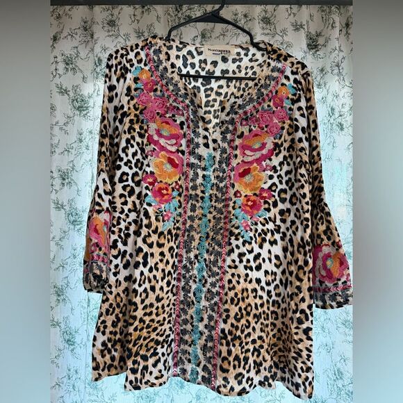 Tops - savannah jane embroidery 3/4 sleeve top shirt size small cheetah print